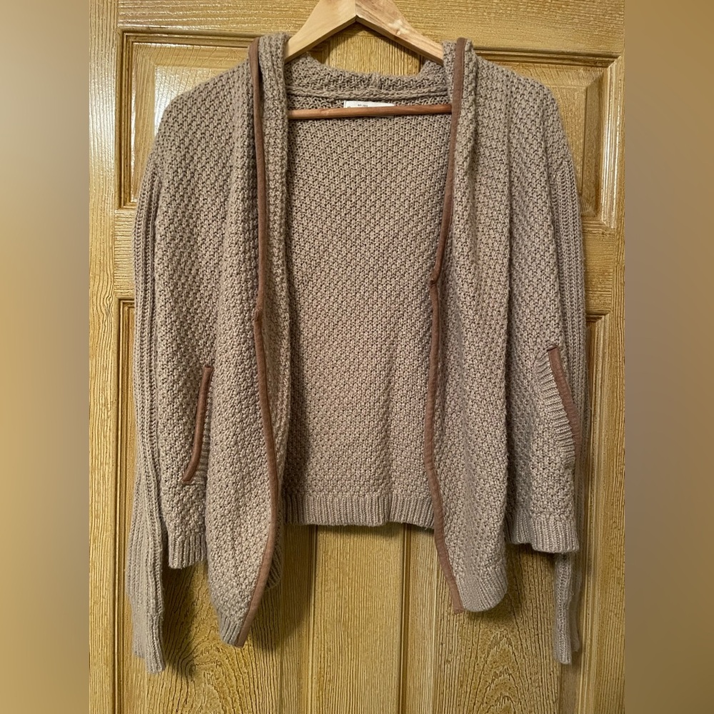 Abercrombie & Fitch Women's Cardigan in Taupe size Small with Elbow Patches